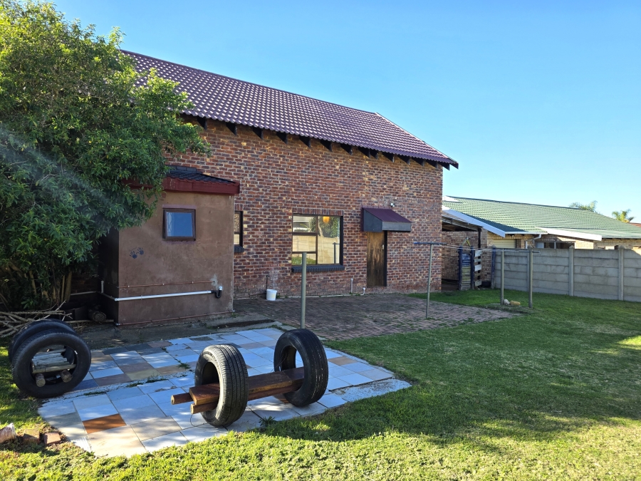 4 Bedroom Property for Sale in Noorsekloof Eastern Cape